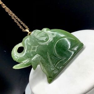 🌺Large Gold Filled & Jade Elephant Necklace